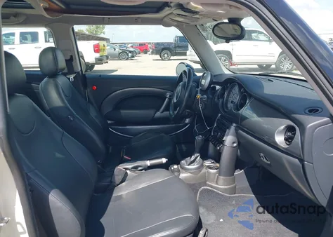 2006 Mini Cooper z USA, uszkodzony, nr VIN WMWRC33516TK16824